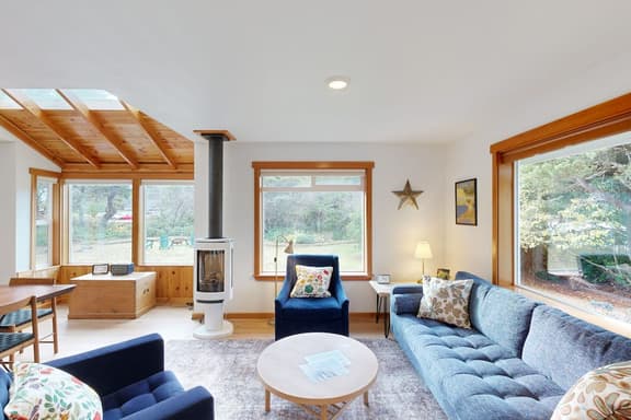 Dog friendly home close to the beach with patio BBQ and WiFi - Image 1