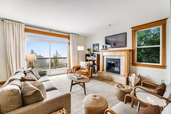 Dog friendly home with ocean views deck washer dryer grill and fireplace - Image 1