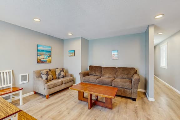 Dog Friendly Room with Kitchen Located Near the Beach and Downtown - Image 1