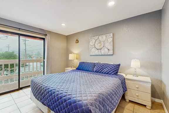Dog Friendly Room Located Near the Beach and Downtown - Image 1
