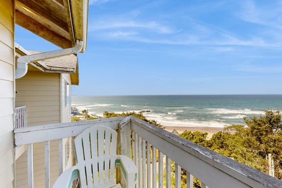 Dog Friendly Studio with Superb Ocean Views and Nearby Beach Access - Image 1