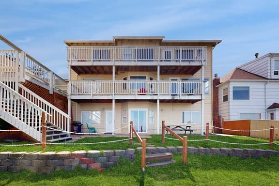 Dog Friendly Studio Condo with Ocean Views WiFi Close to Everything - Image 1