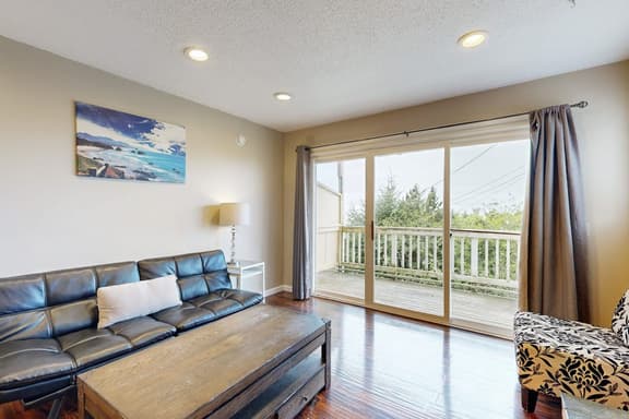 Oceanview Condo with Easy Beach Access and Full Kitchen Dogs OK - Image 1