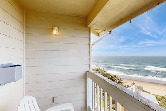 Upper Floor Oceanview Studio Perfect for Couples Free WiFi Dogs Allowed - Image 1