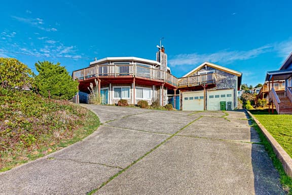 Spacious Dog Friendly Getaway with Boat Parking Perfect for Two Families - Image 1