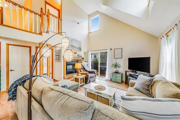 2 story home near the beach with private hot tub deck firetable and washer dryer - Image 1