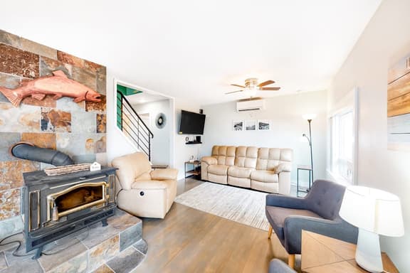 Charming Ocean View Home with Free WiFi and Private Washer Dryer Dogs Welcome - Image 1