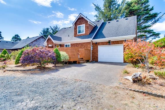 Spacious Family and Dog Friendly Home with New Private Hot Tub and Smart TVs - Image 1