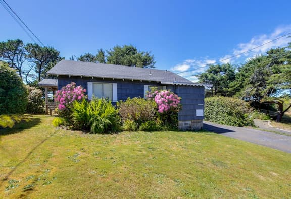Dog-Friendly Beach Cottage in Peaceful Neskowin - Image 1