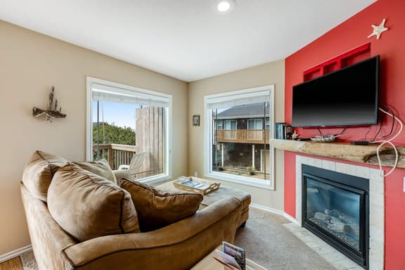Dog friendly ocean view cabin with fireplace kitchenette deck and beach access - Image 1
