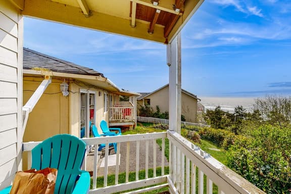 Quaint Condo with Ocean Views and Easy Beach Access Dogs OK - Image 1