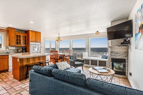Waterfront dog friendly home a few steps from the beach with hot tub - Image 1
