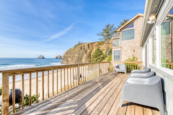 Charming Oceanfront Getaway with Gorgeous Water Views and Easy Beach Access - Image 1