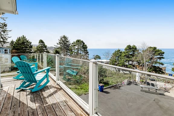 Luxury Dog Friendly Home with Ocean Views Gas Fireplace Jetted Tub Deck - Image 1