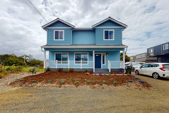 4BR home steps from the beach with private hot tub fireplace and firepit - Image 1