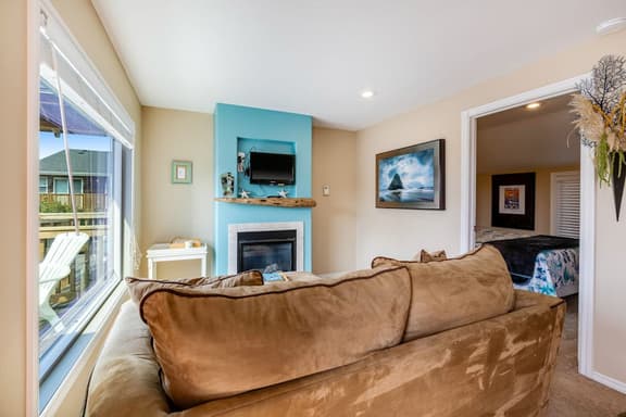 Ocean view cabin with deck and beach access dog friendly - Image 1