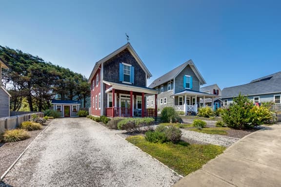 Two Story Olivia Beach Home with Free WiFi Dog Friendly and Close to the Beach - Image 1