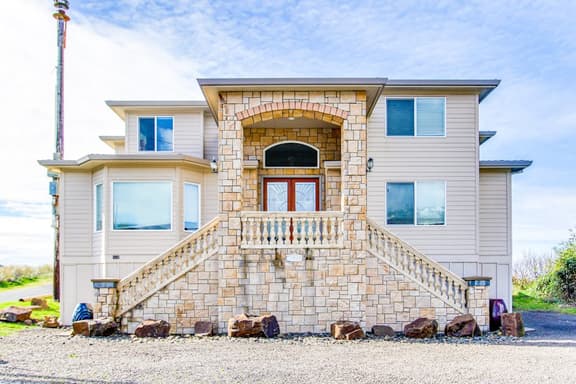 Oceanfront Home with Private Hot Tub and Amazing Beach Views Dogs Welcome - Image 1