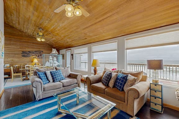 Dog friendly home with oceanfront location and fireplace walk to the beach - Image 1