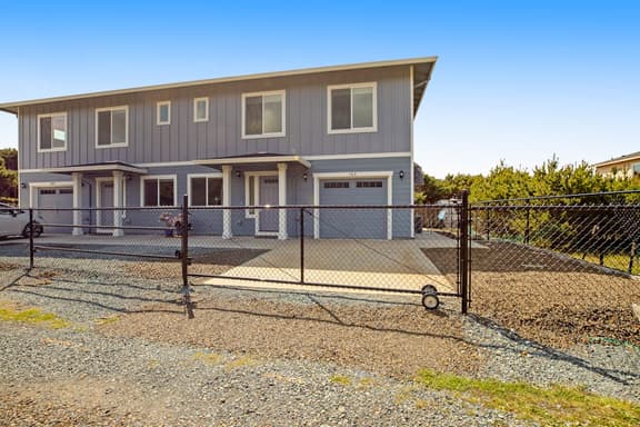 Large and convenient duplex suite with central AC and with D walk 1 minute to beach - Image 1