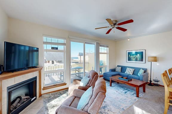 Dog friendly townhouse with WiFi across street from beach with ocean views - Image 1