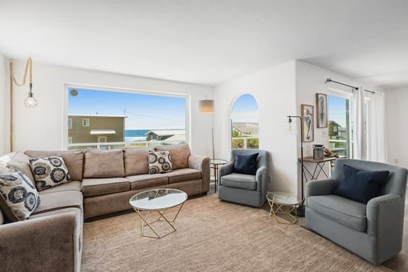 Dog friendly ocean view home with deck and enclosed yard 1 block to beach - Image 1