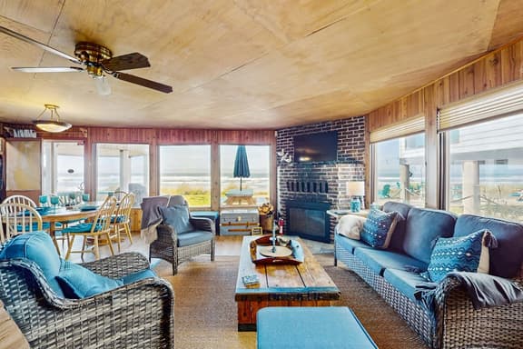 Dog friendly oceanfront house with sweeping ocean views and wood burning fireplace - Image 1