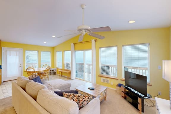 Dog friendly house with ocean view and entertainment walk to beach - Image 1