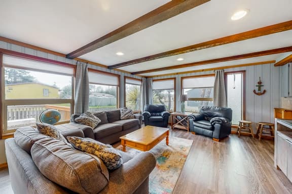 Dog friendly house near the ocean with woodstove yard patio and washer dryer - Image 1