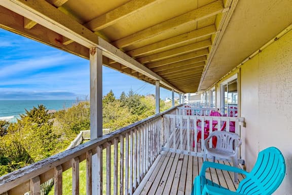 Lovely Coastal Condo with Ocean Views Walk to Beach Dogs OK - Image 1