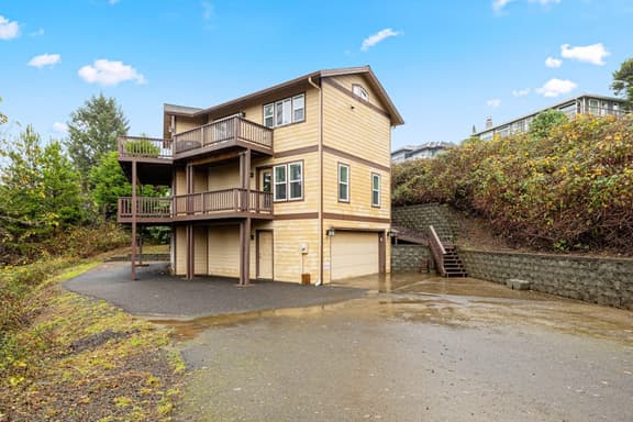 Three story ocean view home with balconies grill and open layout dog friendly - Image 1