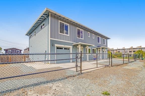 Beachside home with central AC washer dryer 1 minute walk to beach - Image 1