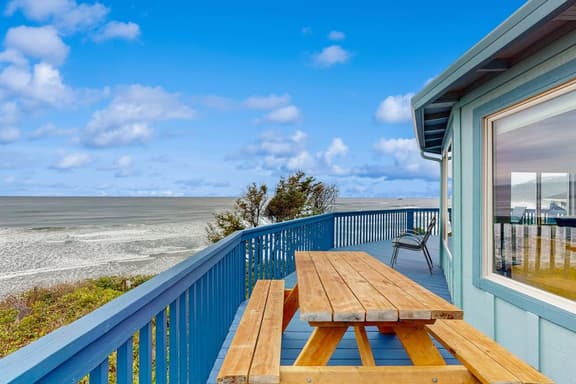 Dog friendly oceanfront home with private hot tub sauna and incredible view - Image 1