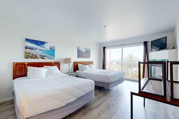 Oceanview Dog Friendly Studio with Awesome Views and Easy Beach Access - Image 1
