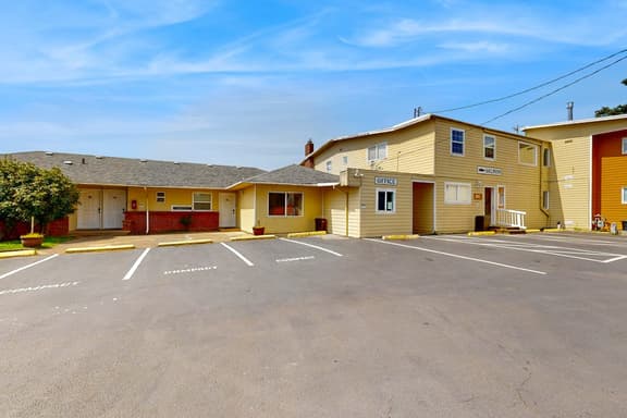 Oceanview Condo Dog Friendly Close to Beach and Everthing in Town - Image 1