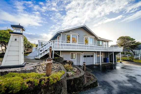 Homey dog friendly house with partial ocean views gas fireplaces and gas grill - Image 1