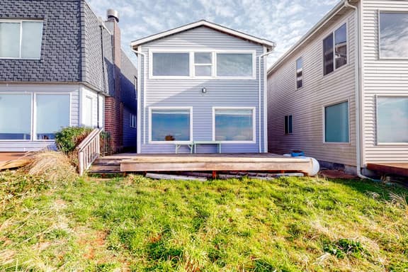 Oceanfront Home with Great Ocean View Deck Fireplace Beach Access 2 Dogs OK - Image 1