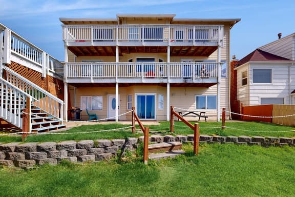 Lower Level Dog Friendly Studio with Ocean Views and Free WiFi Walk to Beach - Image 1