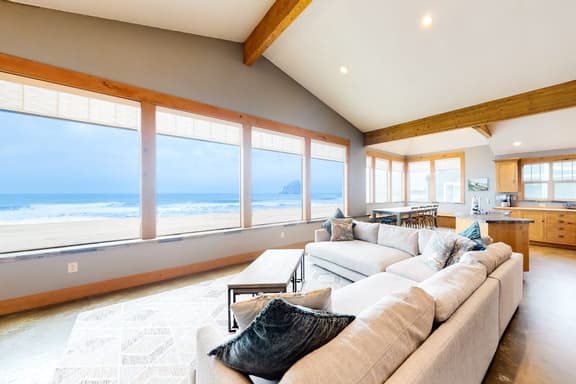 Gorgeous oceanfront home with incredible views of Haystack Rock dog friendly - Image 1