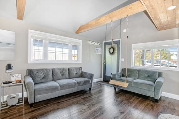 Adorable dog friendly hideaway with free WiFi private washer dryer and firepit - Image 1
