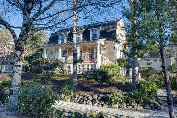Family friendly home with game room, hot tub, steps to ocean - Image 1