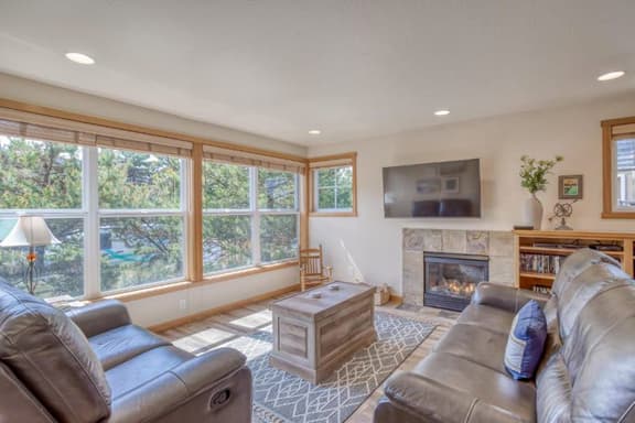 Modern family friendly beach house walk to the ocean with bikes dogs OK - Image 1