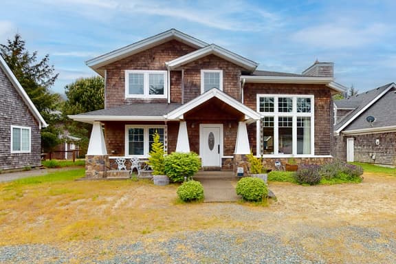 Oasis on the coast with easy beach access and woodstove - Image 1