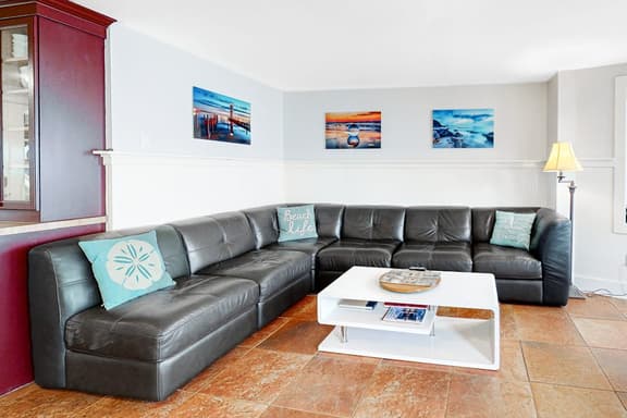 Charming dog friendly historical home with gorgeous ocean views - Image 1