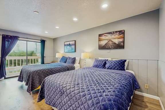 Bright Room Near the Beach and Downtown Dogs OK - Image 1