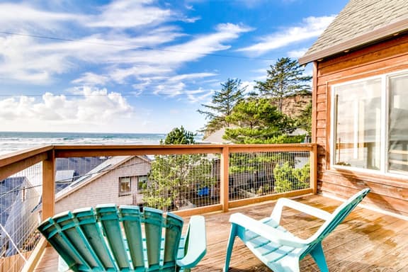 Relaxing Bayfront Home with Ocean Views and Easy Beach Access - Image 1