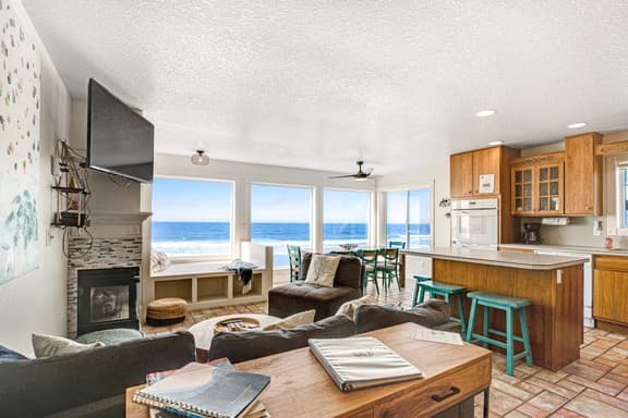 Charming dog friendly waterfront beach home with lovely patio - Image 1