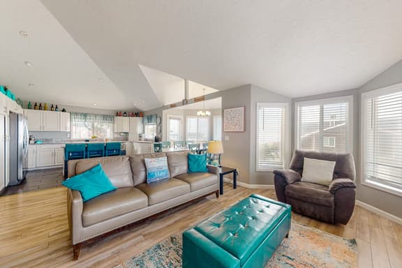 Gorgeous Ocean Views Private Hot Tub Game Room WiFi Patio and Washer Dryer - Image 1