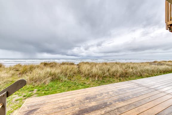 Oceanfront house with amazing views and short walk to downtown dogs welcome - Image 1