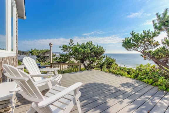Perfect oceanfront beach getaway with amazing views walk to the beach - Image 1
